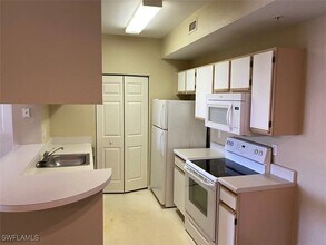 6321 Aragon Way in Ft. Myers, FL - Building Photo - Building Photo