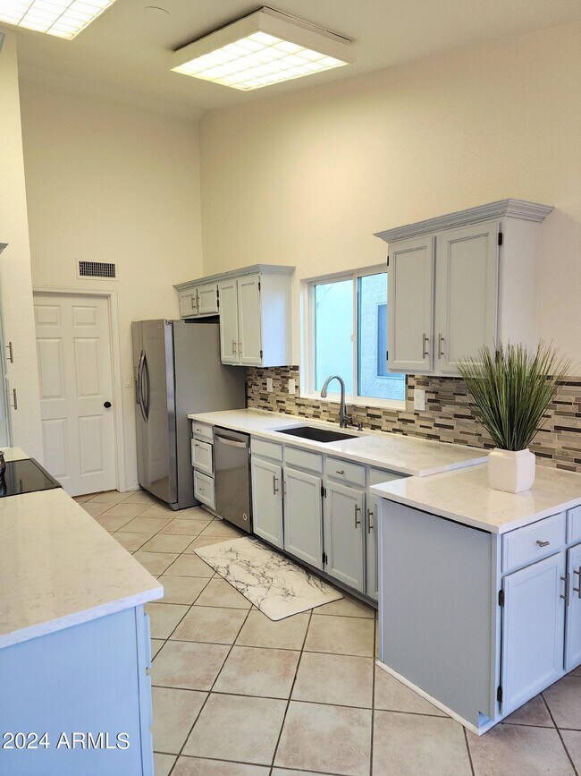 4931 W Julie Dr in Glendale, AZ - Foto de edificio - Building Photo