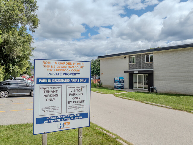 Roblen Garden Homes in Mississauga, ON - Building Photo - Building Photo