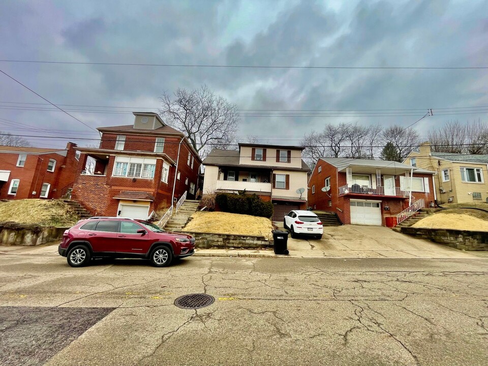 1718 Pierce St in Aliquippa, PA - Foto de edificio