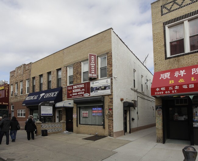 2345-2347 65th St