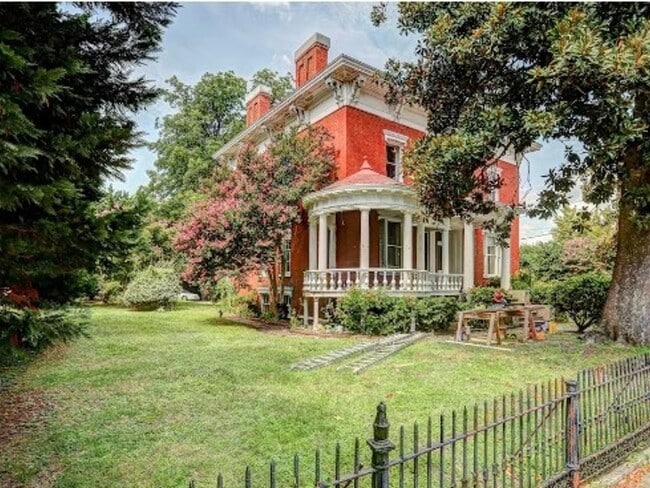 204 S Market St in Petersburg, VA - Building Photo - Building Photo