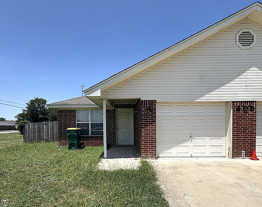 408 W Dale Ave in Nolanville, TX - Building Photo