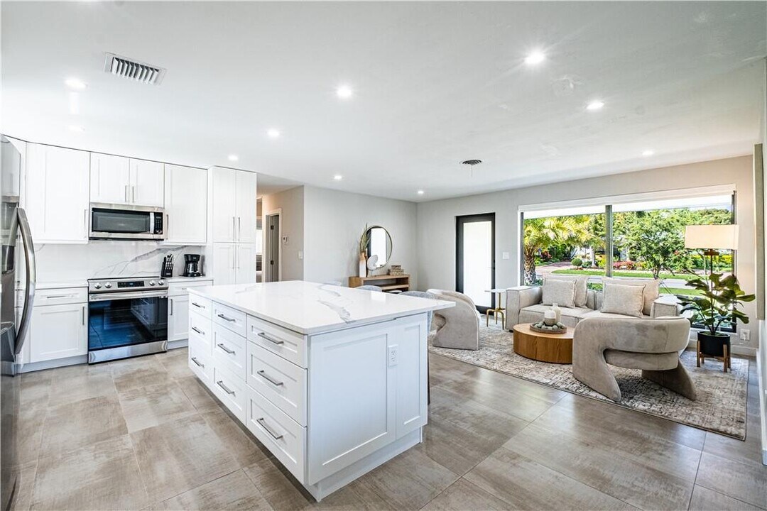 5810 NE 22nd Ter in Fort Lauderdale, FL - Building Photo