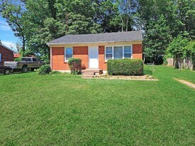 3219 Wilkie Rd in Louisville, KY - Building Photo