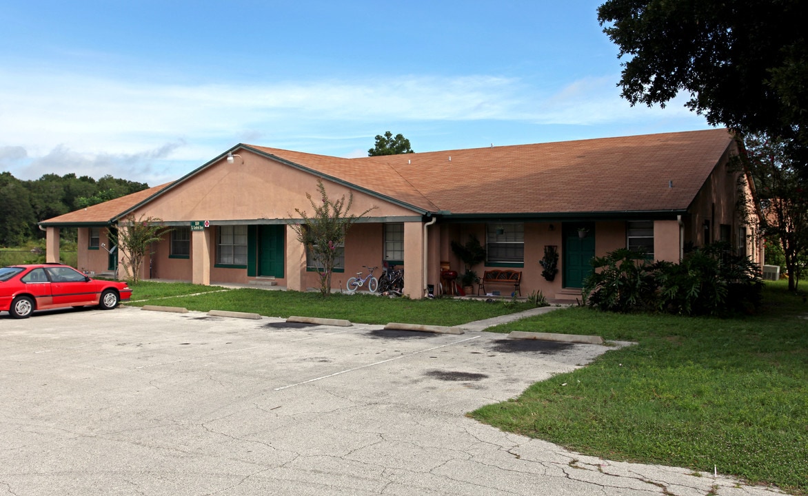 Country Squire Apartments in Oviedo, FL - Building Photo