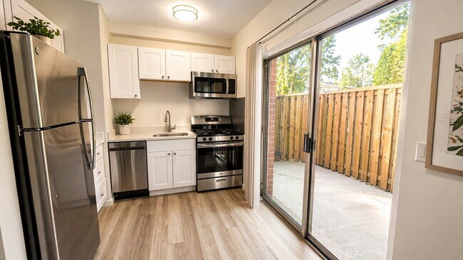 4465 MacArthur Blvd NW