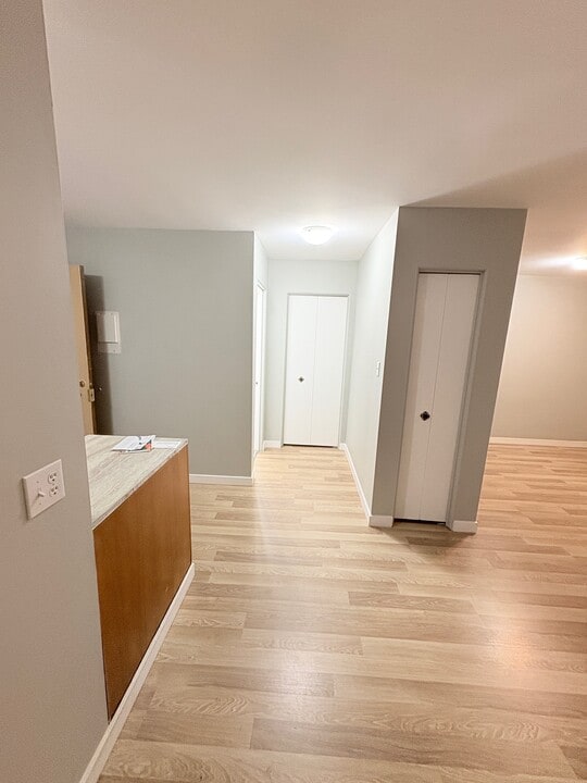 6570-6570 Burlington Ave in Burnaby, BC - Building Photo