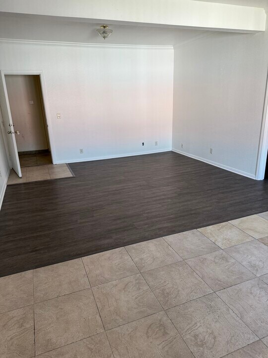 1700 W 43rd St, Unit A in Los Angeles, CA - Foto de edificio