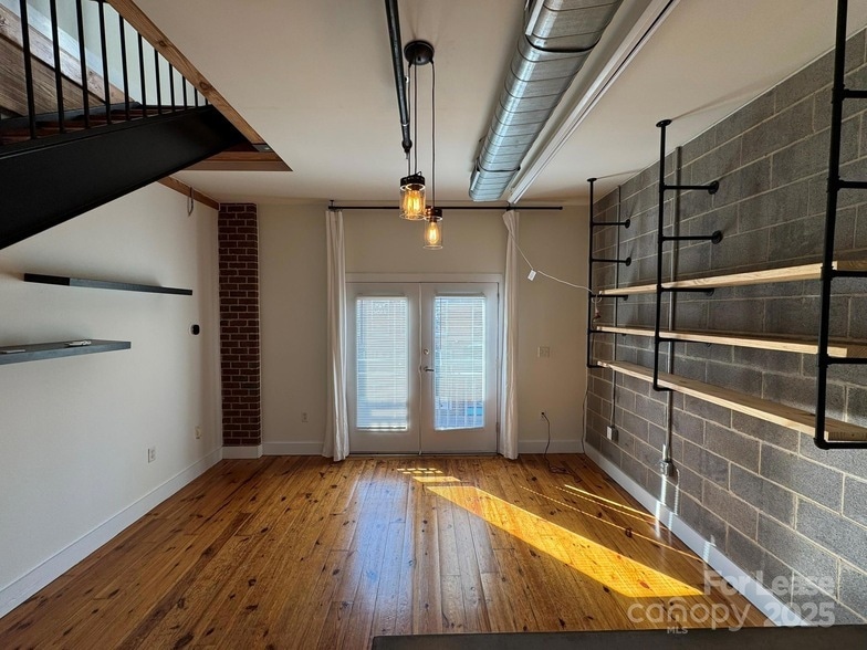 3205 N Davidson St, Unit 205 in Charlotte, NC - Building Photo
