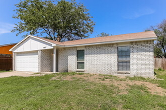 6933 Sandstone Ct in Fort Worth, TX - Building Photo - Building Photo