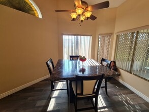 7944 W Charter Oak Rd in Peoria, AZ - Foto de edificio - Building Photo