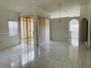 2978 NW 99th Ct in Doral, FL - Building Photo - Building Photo