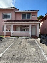 8013 Lake Dr in Doral, FL - Building Photo