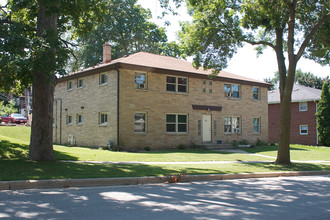 335 W Newhall Ave in Waukesha, WI - Building Photo - Building Photo