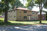 335 W Newhall Ave in Waukesha, WI - Foto de edificio - Building Photo