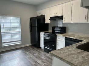 1601 N Bryant St, Unit B24 in Little Rock, AR - Building Photo - Building Photo