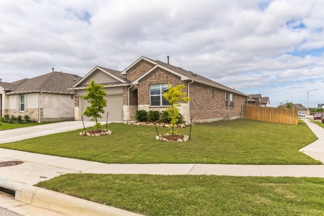 104 Docile Lp in San Marcos, TX - Building Photo - Building Photo