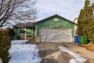 2302 Turquoise St in Loveland, CO - Building Photo