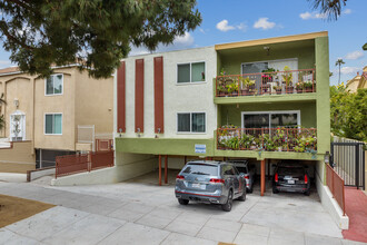 937 11th St in Santa Monica, CA - Building Photo - Building Photo