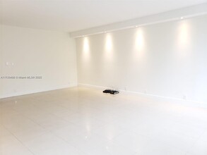 141 Crandon Blvd, Unit 344 in Key Biscayne, FL - Foto de edificio - Building Photo