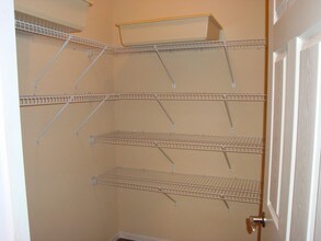 Blackstone Apartments in Fargo, ND - Building Photo - Building Photo