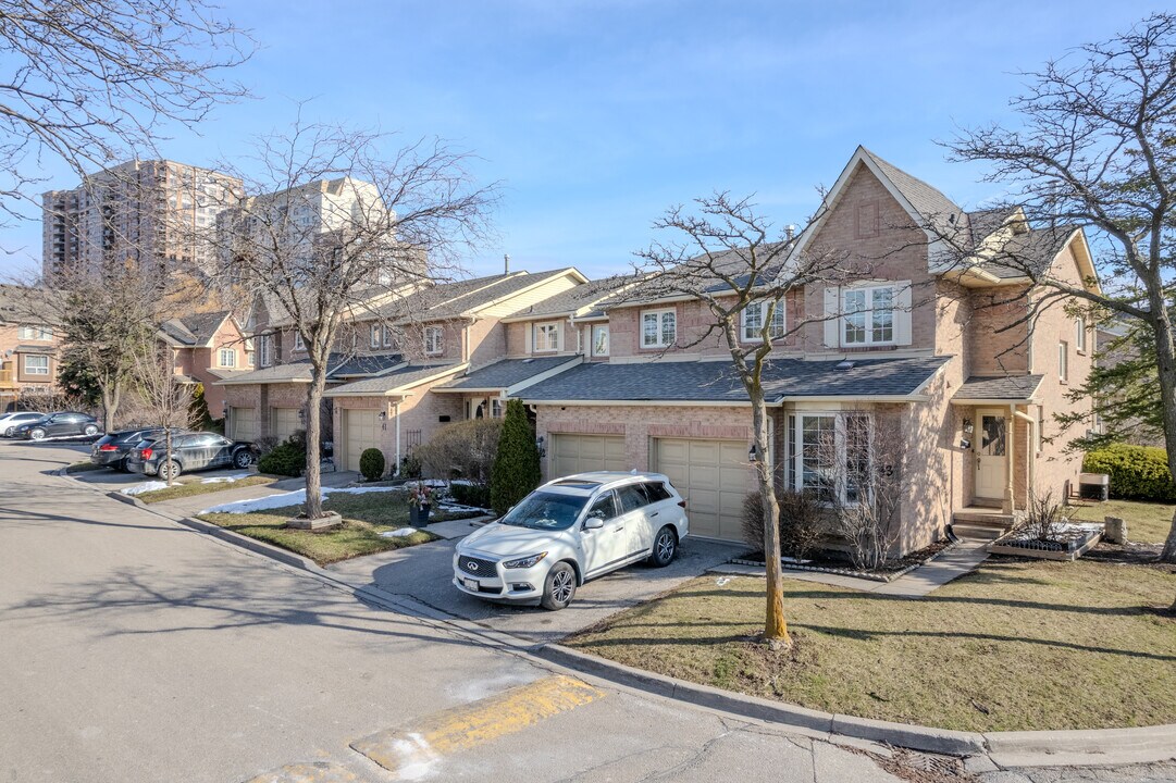 35 Ceremonial Dr in Mississauga, ON - Building Photo