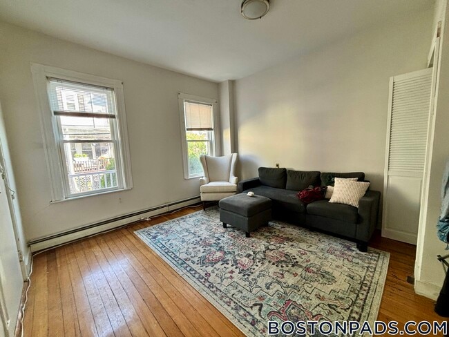 2 Greenwood Terrace, Unit 1 in Somerville, MA - Foto de edificio - Building Photo