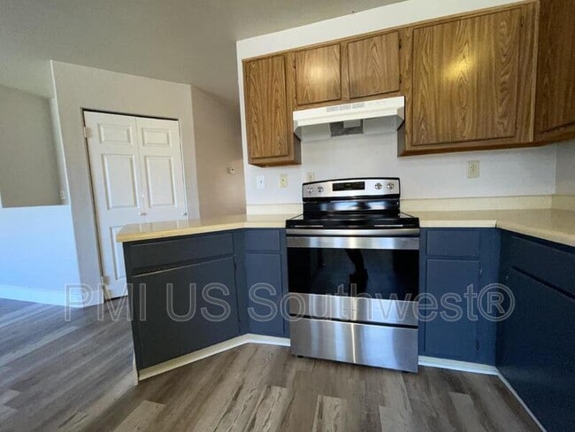 8132 E Lakeshore Dr in Prescott Valley, AZ - Building Photo - Building Photo
