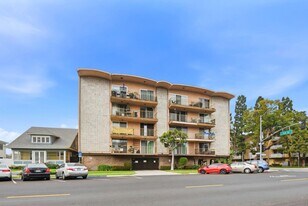 545 Chestnut Ave in Long Beach, CA - Building Photo