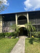 519 Shady Pine Way in Greenacres, FL - Building Photo