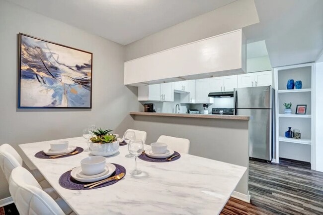 10698 Briar Forest Dr in Houston, TX - Building Photo - Building Photo