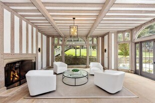 85 Fagan Dr in Hillsborough, CA - Building Photo