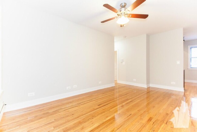 637 W Melrose St, Unit c1 in Chicago, IL - Building Photo - Building Photo