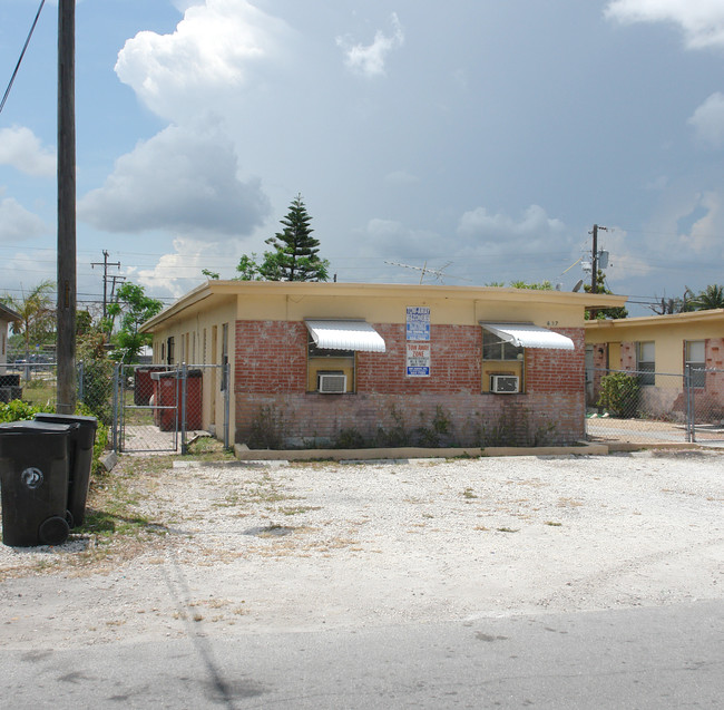 637-641 NW 15th Ter in Fort Lauderdale, FL - Building Photo - Building Photo