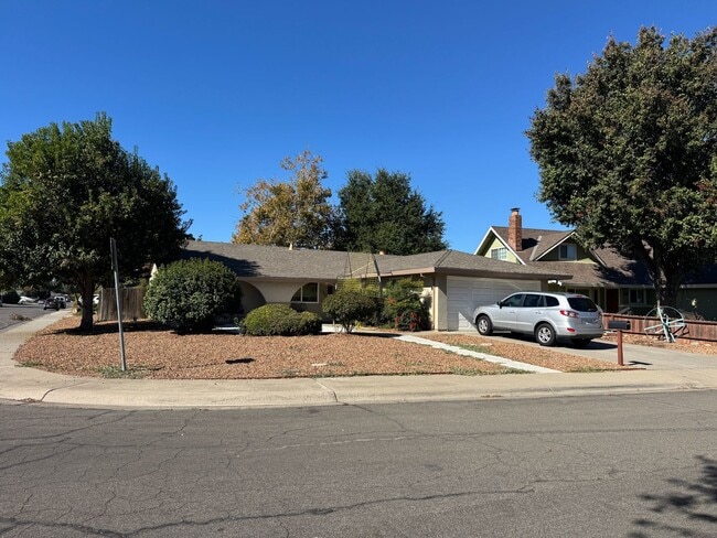 1548 Truckee Way in Woodland, CA - Building Photo - Building Photo