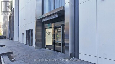 8 Cumberland St in Toronto, ON - Building Photo - Building Photo