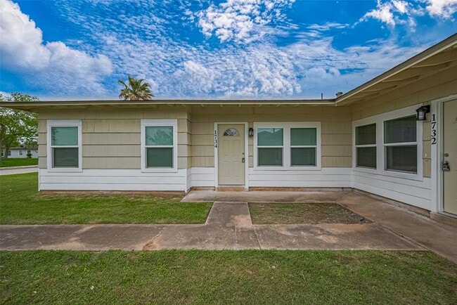 1734 W 6th St in Freeport, TX - Building Photo - Building Photo