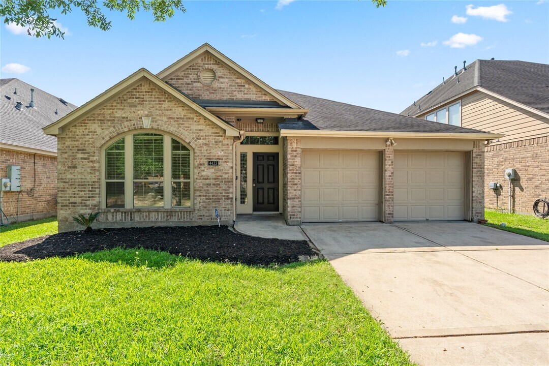 4423 Long Creek Dr in Fresno, TX - Foto de edificio