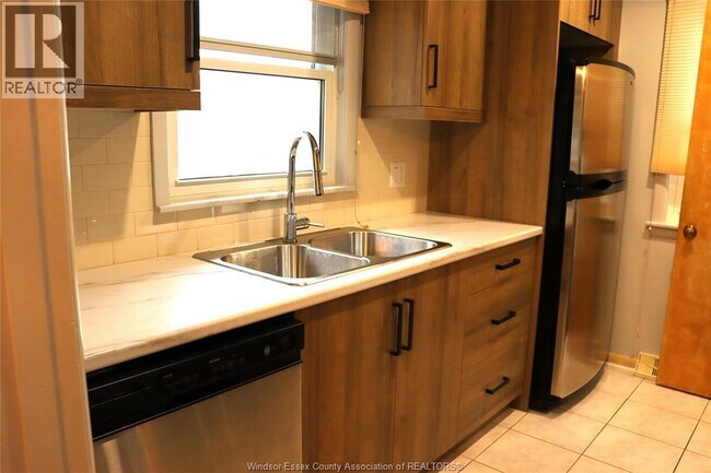 3820 Karen St in Windsor, ON - Building Photo - Building Photo