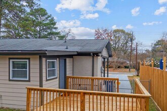 969 Oak Grove Rd in Birmingham, AL - Building Photo - Building Photo