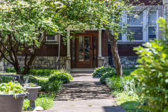 Cavalier Apartments in Louisville, KY - Building Photo - Building Photo