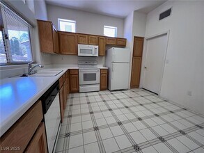 10905 Button Willow Dr in Las Vegas, NV - Building Photo - Building Photo