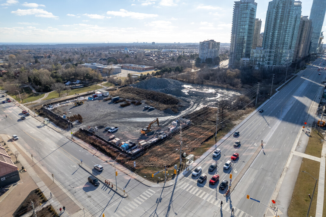 The Southlands in Mississauga, ON - Building Photo