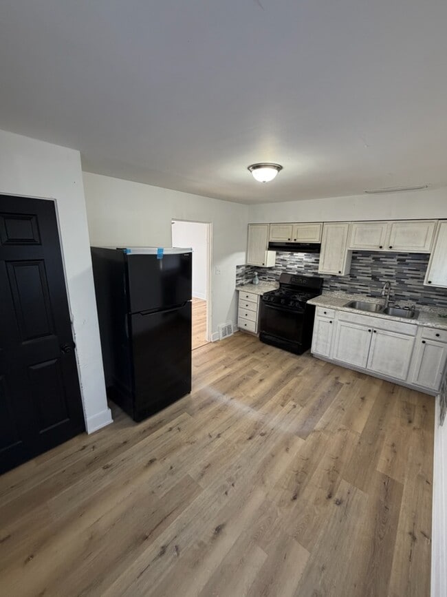 828 E 35th Pl in Gary, IN - Foto de edificio - Building Photo