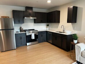 1000 S Holladay Dr in Seaside, OR - Foto de edificio - Building Photo