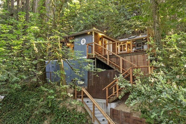 17930 Old Monte Rio Rd in Guerneville, CA - Building Photo - Building Photo