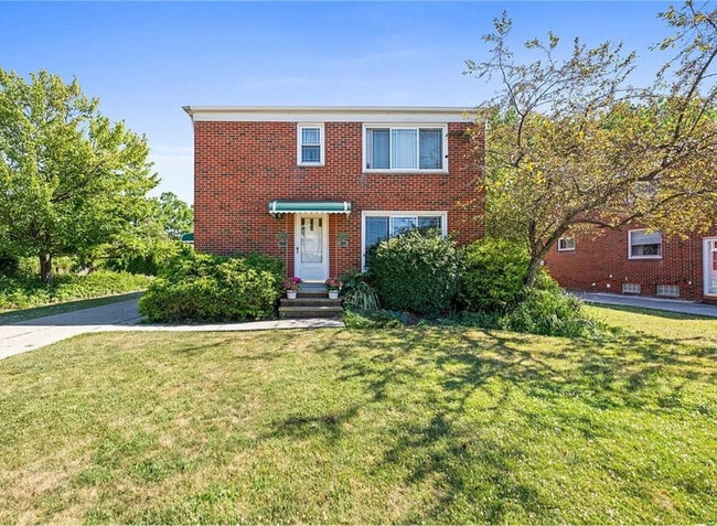 21370 Milan Dr in Euclid, OH - Building Photo - Building Photo