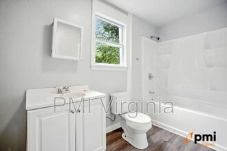 2727 Jamestown Ave in Hampton, VA - Building Photo - Building Photo