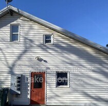 67 Bentley St in Lapeer, MI - Building Photo